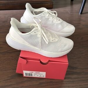 NIB LANE-EIGHT white sneakers